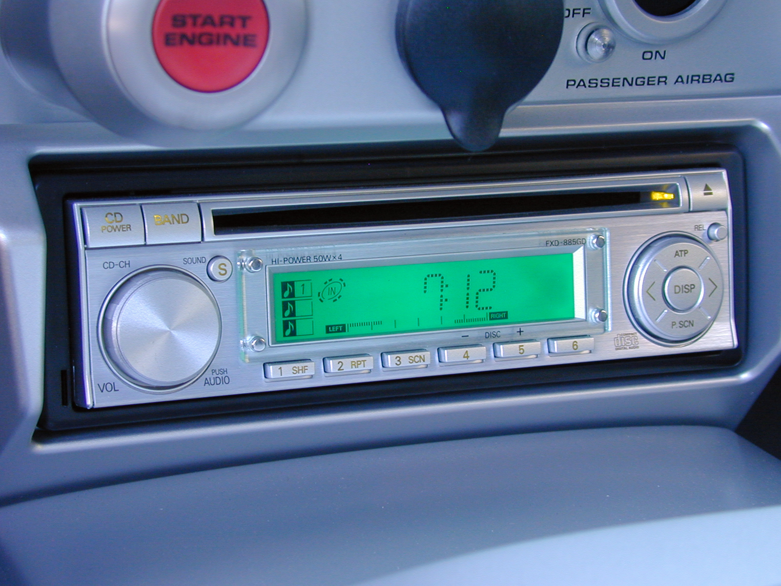 2005 Ford GT Radio