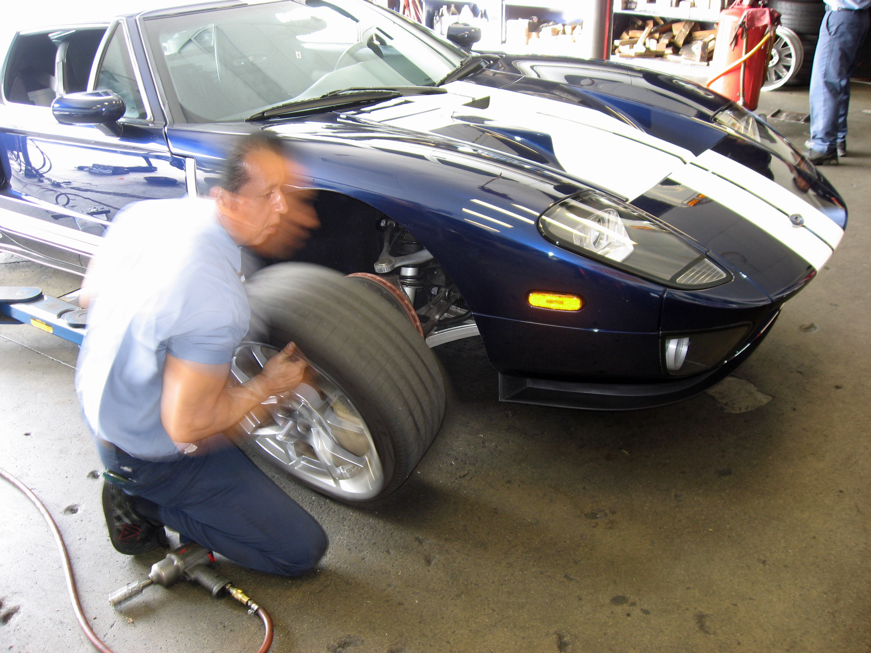 2005 Ford GT Long Term Reunion Tire Change