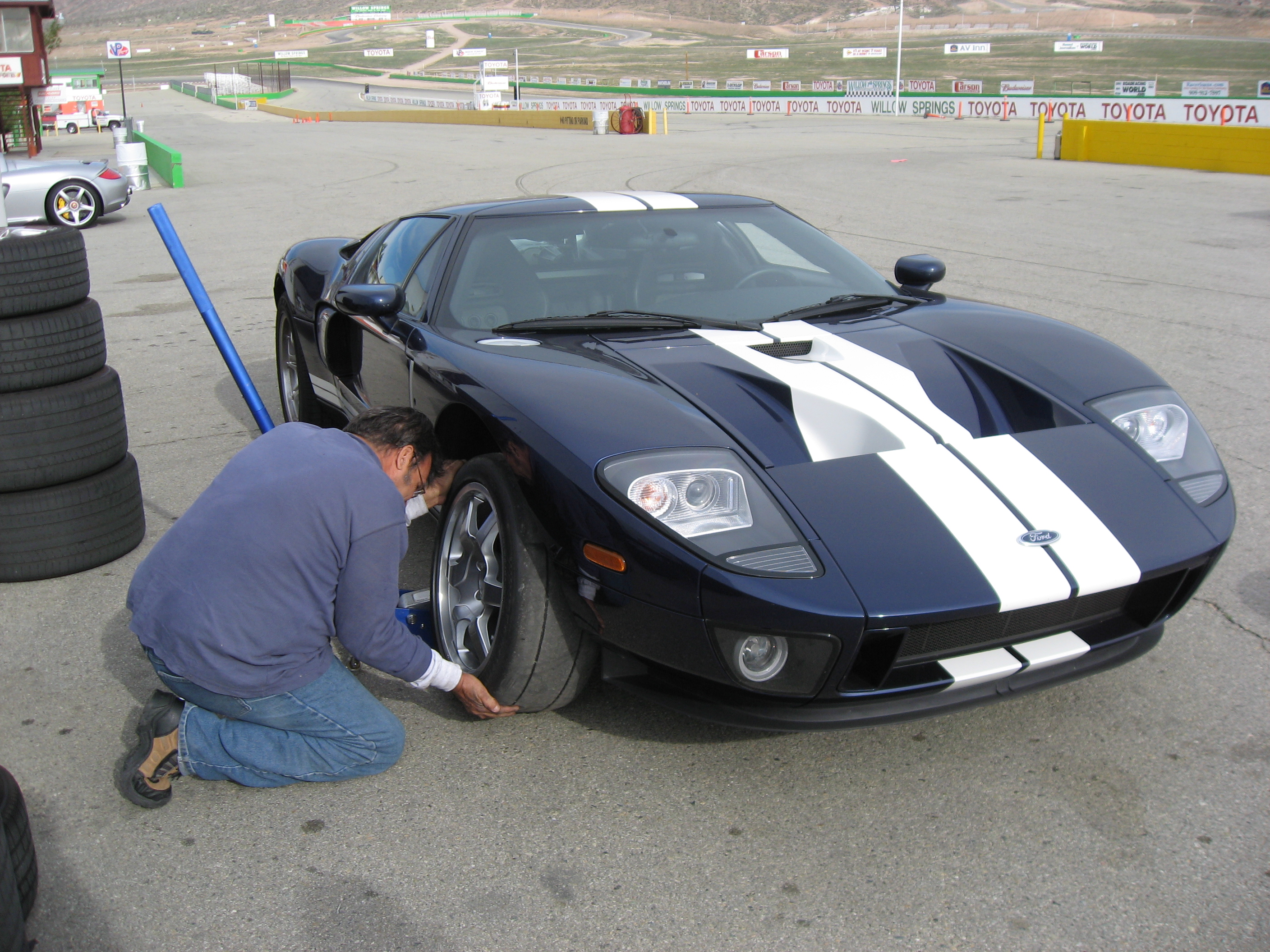 2005 Ford GT School Tire Change